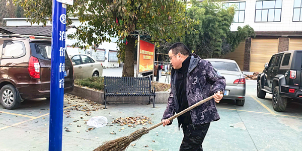 成都市新都区斑竹园街道福田社区关工委开展迎新春卫生大扫除活动