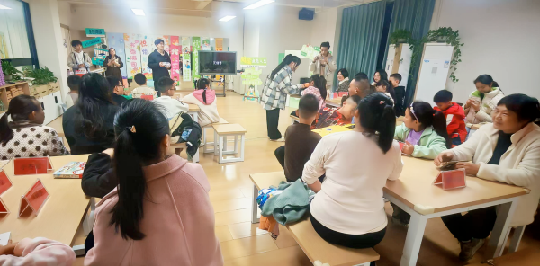 成都市新都区石板滩街道狮子社区关工委开展“书香润童心 亲子共成长”客家文化亲子读书会活动