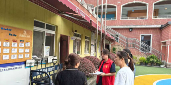 成都市新都区新繁街道普文社区关工委开展幼儿园安全检查工作
