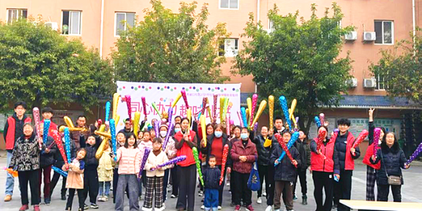 成都市新都区斑竹园街道鸦雀口社区关工委开展“同心协力•趣味比拼”特色亲子活动