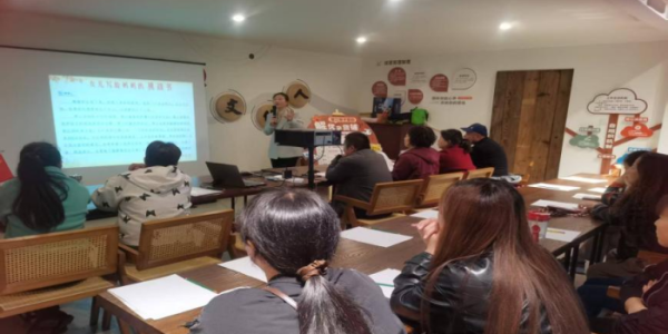 成都市新都区新繁街道繁江社区关工委开展家庭教育讲座