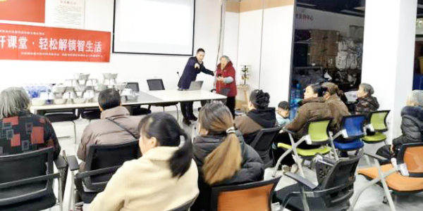 成都市新都区石板滩街道兴胜村关工委开展“手机妙招开课堂·轻松解锁智生活”主题活动