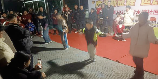 “夜动清水塘，全龄齐飞扬”——成都市新都区石板滩街道清水塘社区全民健身夜场盛会燃情开启