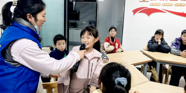 成都市新都区石板滩街道五一村关工委开展“象棋启蒙，智慧成长”主题活动