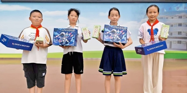 成都市新都区石板滩街道关工委联合木兰小学关工委开展“暖心慰问送关怀·殷切寄语促成长”慰问活动