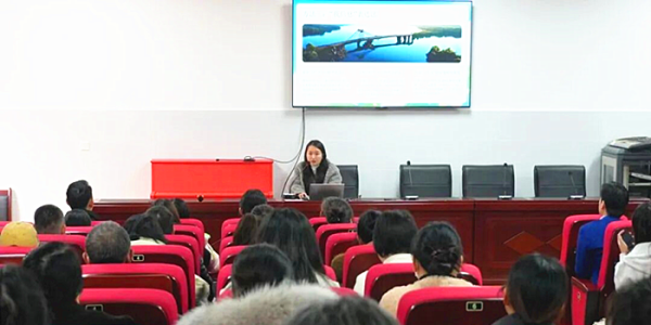 成都市新都区斑竹园中学关工委召开“家校共育•助力青春逐梦”家长会议