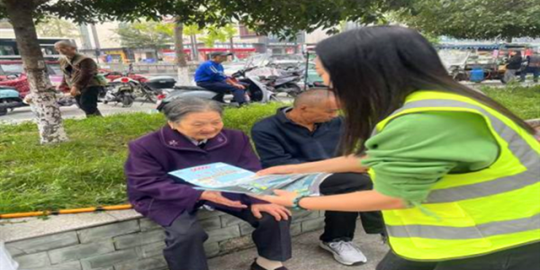 成都市新都区桂湖街道金都街社区关工委开展老年群体交通安全专项宣传活动·守护银发出行平安