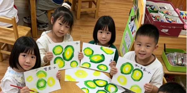 成都市新都区三河街道回龙社区关工委开展“创意绘童趣 巧手伴成长”主题手工活动