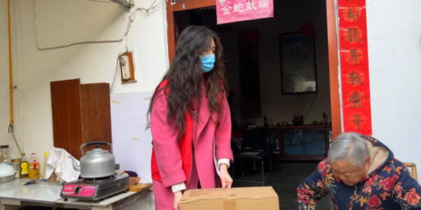 成都市新都区桂湖街道桂湖西路社区关工委 开展安全器具免费安装行动