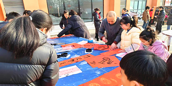 成都市新都区斑竹园街道踏水社区关工委开展“墨香迎新春•汤圆暖邻里”迎新春主题活动