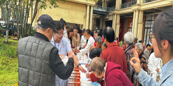 成都市新都区桂湖街道团结社区关工委开展 “情暖相伴，守护记忆”社区志愿服务活动