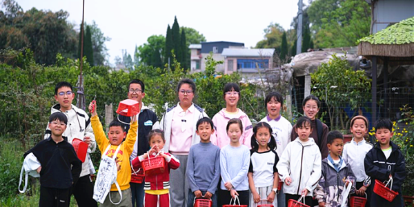 成都市新都区斑竹园街道双龙村关工委开展“春日寻趣•自然成长”户外主题活动