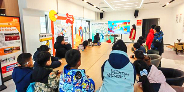 成都市新都区斑竹园街道廖家湾社区关工委开展“绘出心意•杯映青春”主题活动