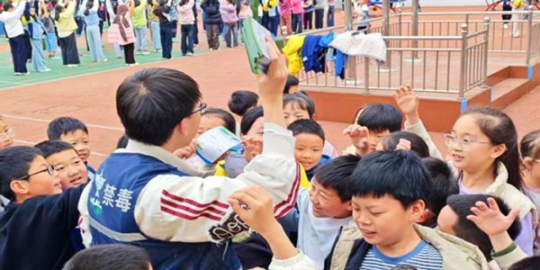 成都市新都区桂湖街道施营社区关工委开展 禁毒进校园宣传教育活动