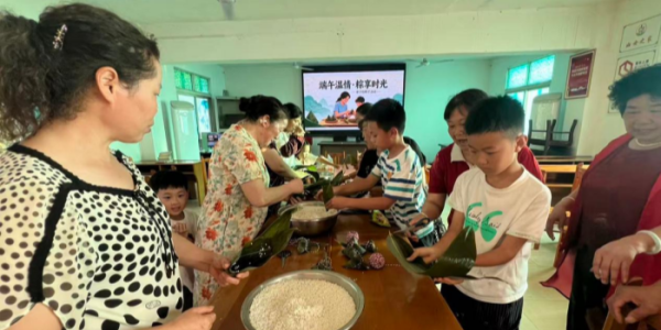 成都市新都区新繁街道蟇水村关工委开展“端午温情•粽享时光”亲子活动