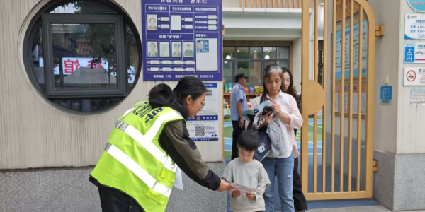 成都市新都区桂湖街道湖滨路社区关工委开展 交通安全知识宣传