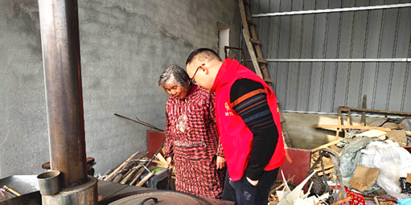 成都市新都区斑竹园街道福田社区关工委开展学雷锋关爱残疾人活动