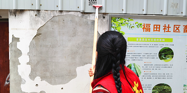 成都市新都区斑竹园街道福田社区关工委开展“清除小广告・社区焕新颜”志愿服务活动