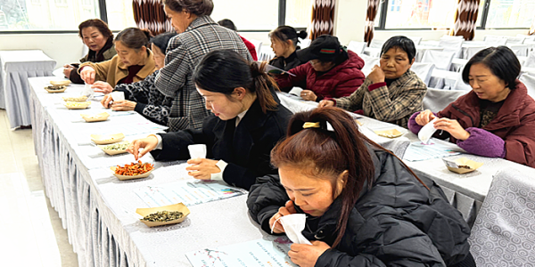 成都市新都区斑竹园街道金和社区关工委开展香薰包手工制作专题活动